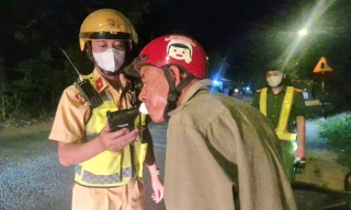 Cảnh sát giao thông Bắc Ninh xuyên đêm trên đường liên xã, tạo chuyển biến về an toàn giao thông